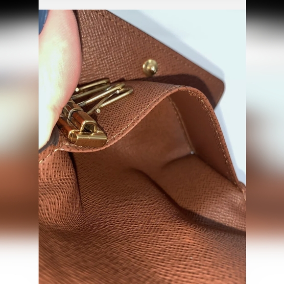 LV 4 ring key chain - Picture 16 of 16